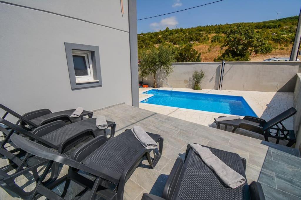 Villa With Amazing View And A Private Pool, Susnjar 1 Krusevo  ภายนอก รูปภาพ