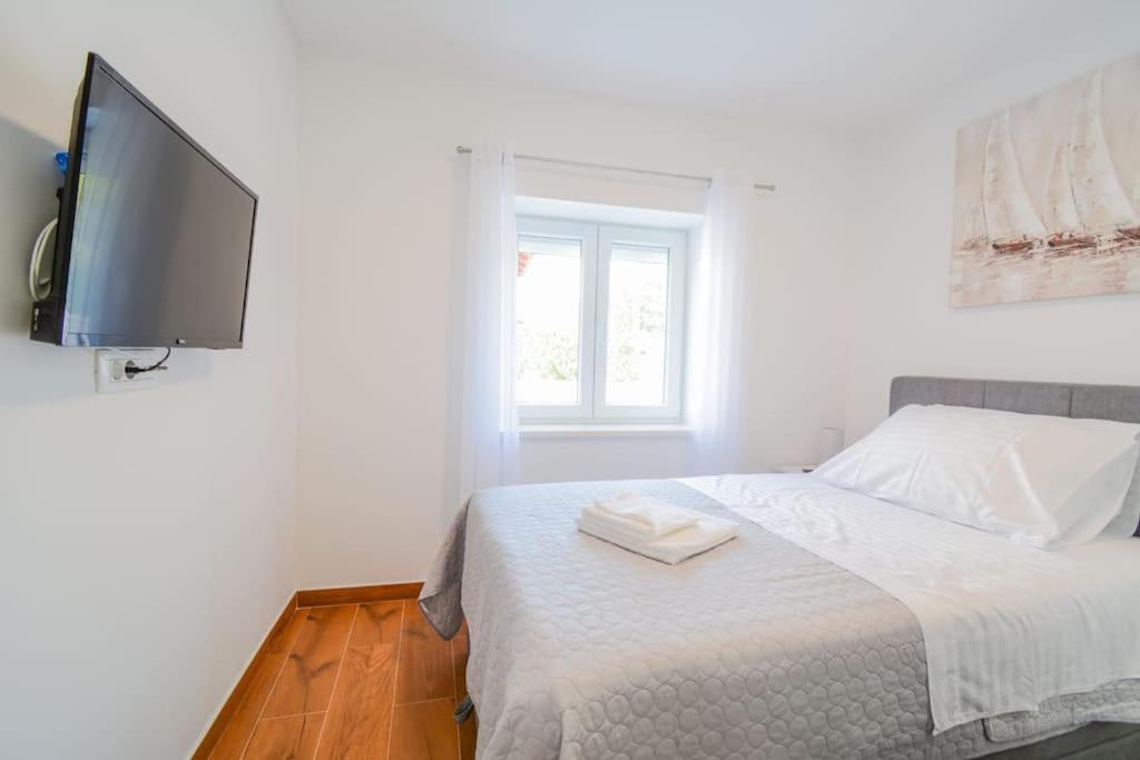 Villa With Amazing View And A Private Pool, Susnjar 1 Krusevo  ภายนอก รูปภาพ