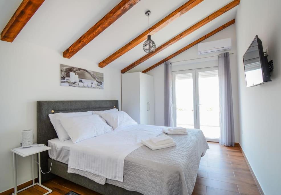 Villa With Amazing View And A Private Pool, Susnjar 1 Krusevo  ภายนอก รูปภาพ