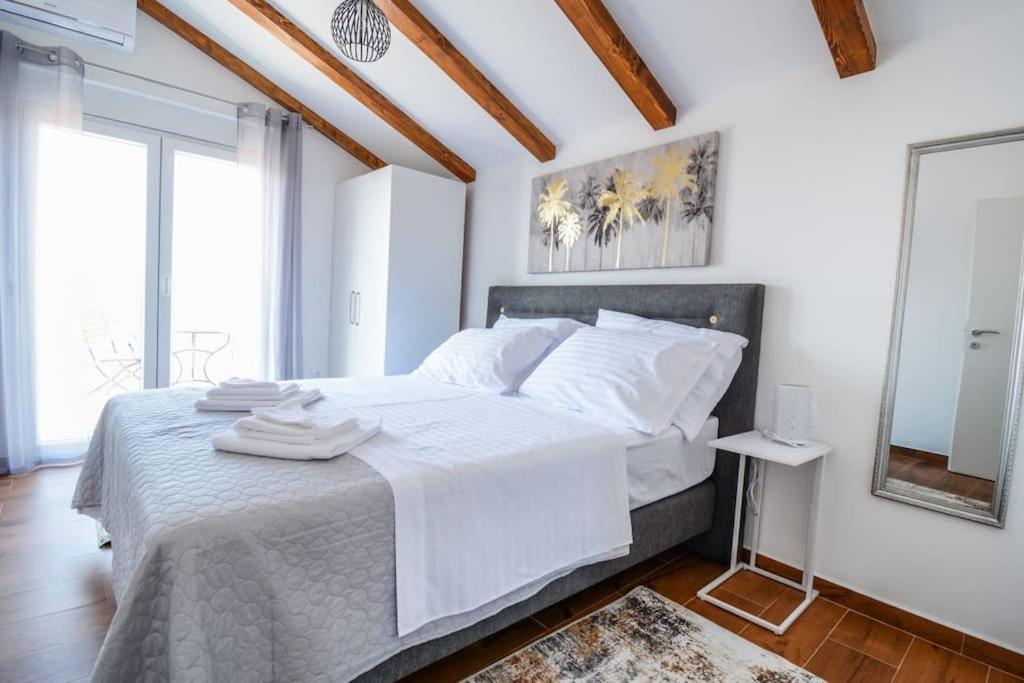 Villa With Amazing View And A Private Pool, Susnjar 1 Krusevo  ภายนอก รูปภาพ